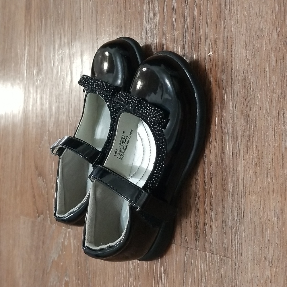 (10) George. Classic Mary Jane Bow Accent Shoes Toddler Girls Formal Evening